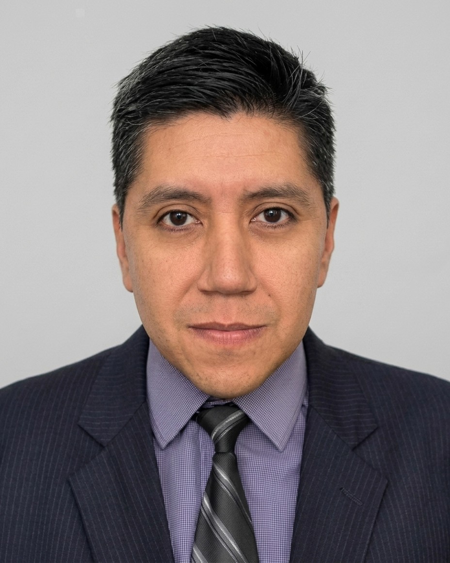 Professional portrait of Ing. Carlos Roman