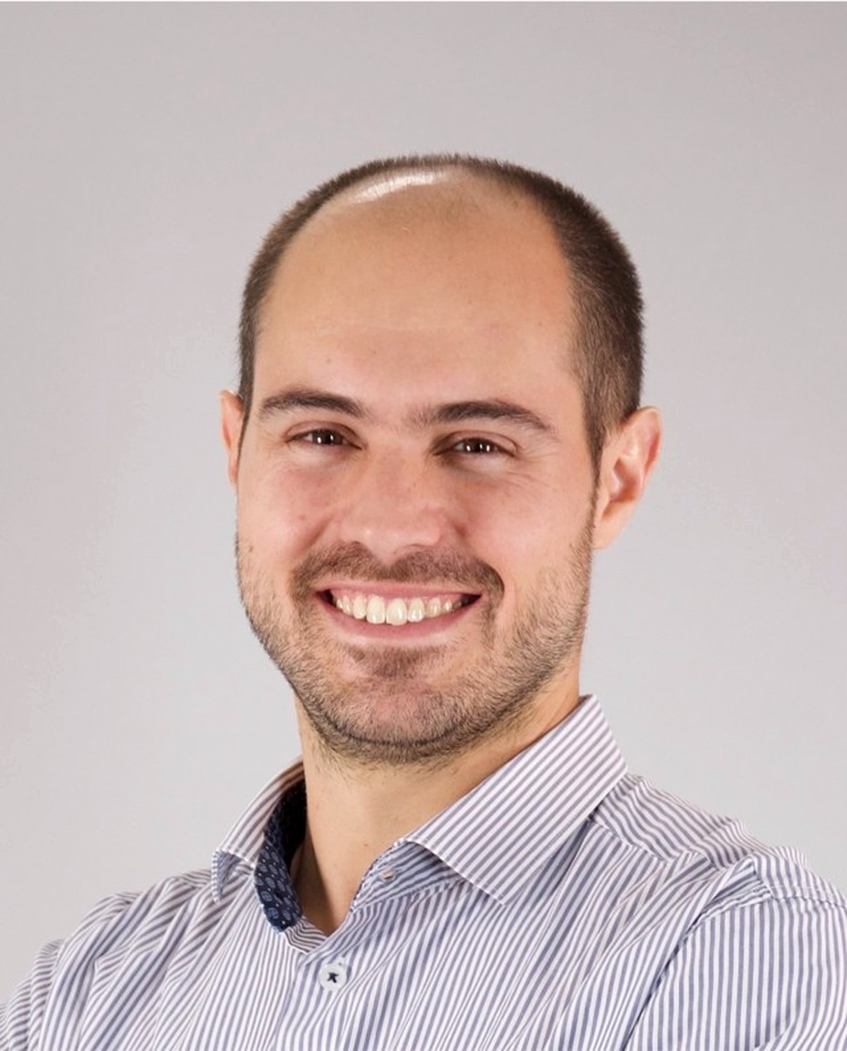 Professional portrait of Dr. Daniel Rizzato Lede
