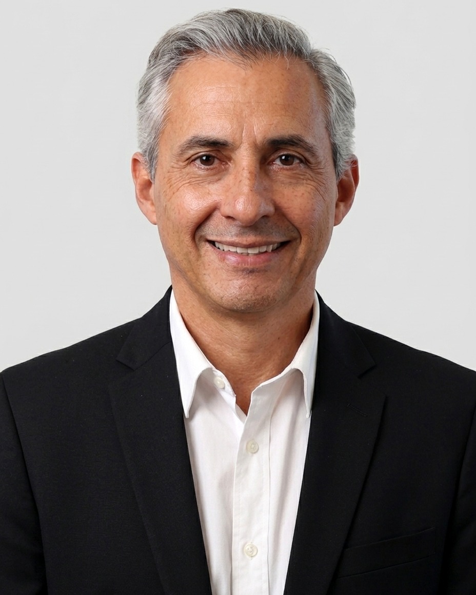 Professional portrait of Ing. Fernando Melo
